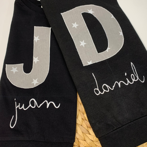 Sudadera personalizada con aplicación de tela y nombre bordado