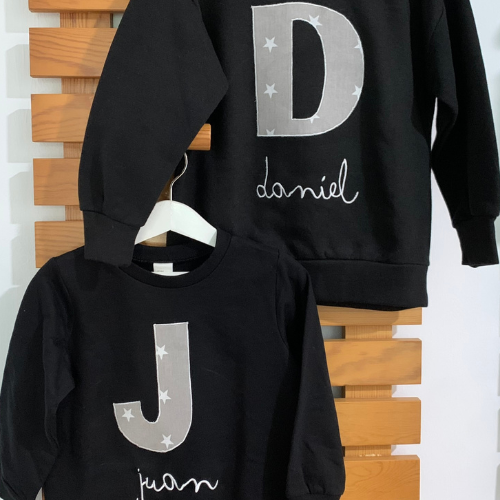 Sudadera infantil personalizada con inicial de tela